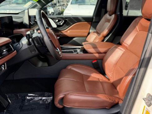 Used 2025 Lincoln Aviator Reserve w/ Equipment Group 201A image 28