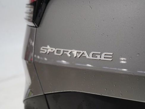 Used 2025 Kia Sportage LX image 12