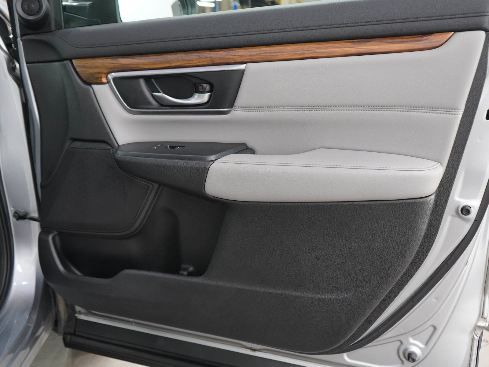 Used 2017 Honda CR-V EX-L image 9