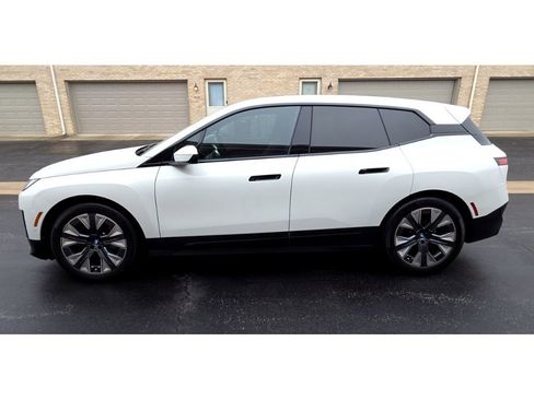 Used 2023 BMW iX xDrive50 w/ Ultimate Package 2 image 2