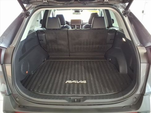 Used 2023 Toyota RAV4 XLE Premium image 14