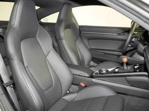 Certified 2025 Porsche 911 Carrera RWD image 41