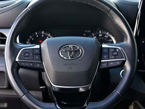 Certified 2021 Toyota Highlander XLE image 19