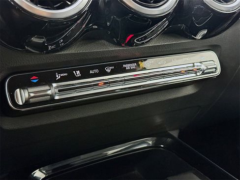 Used 2020 Mercedes-Benz GLB 250 4MATIC image 22