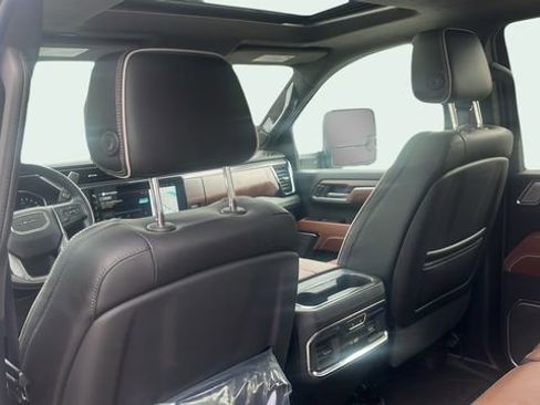 Used 2024 GMC Sierra 3500 Denali Ultimate image 15