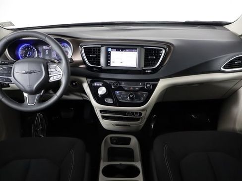 Used 2023 Chrysler Voyager LX FWD image 13