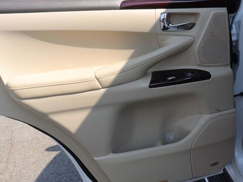 Used 2013 Lexus LX 570 4WD w/ Luxury Pkg image 12