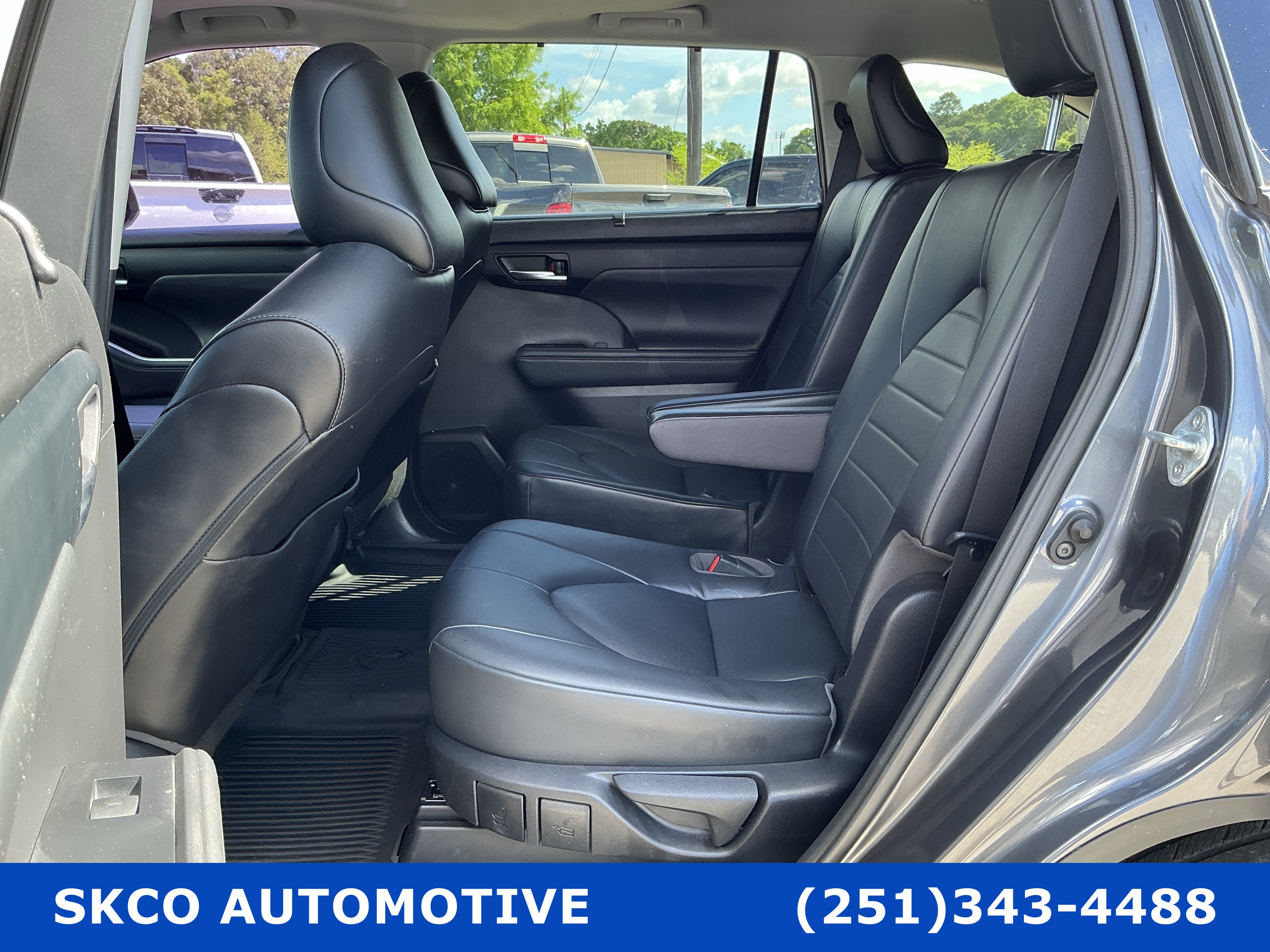 Used 2021 Toyota Highlander XLE FWD image 14