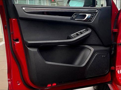 Used 2024 Porsche Macan Turbo image 21