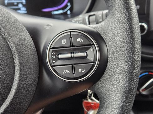 Certified 2025 Kia Soul LX w/ LX Technology Package image 28