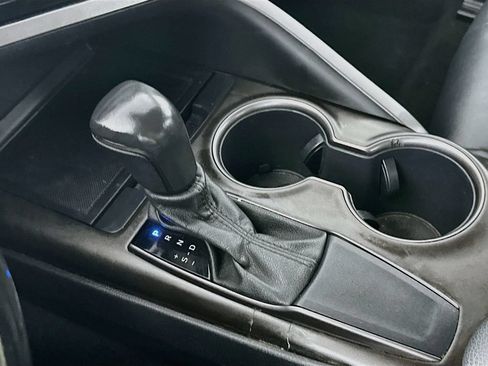 Used 2021 Toyota Camry SE FWD image 16