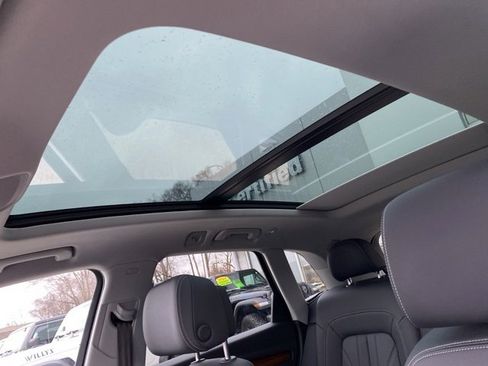 Used 2023 Audi Q5 2.0T Premium w/ Convenience Package image 16