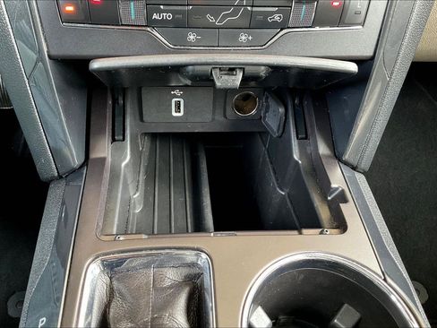Used 2018 Ford Explorer XLT AWD/4WD image 15