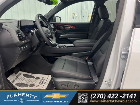 Used 2025 Chevrolet Traverse Z71 w/ Enhanced Driving Package AWD/4WD image 9