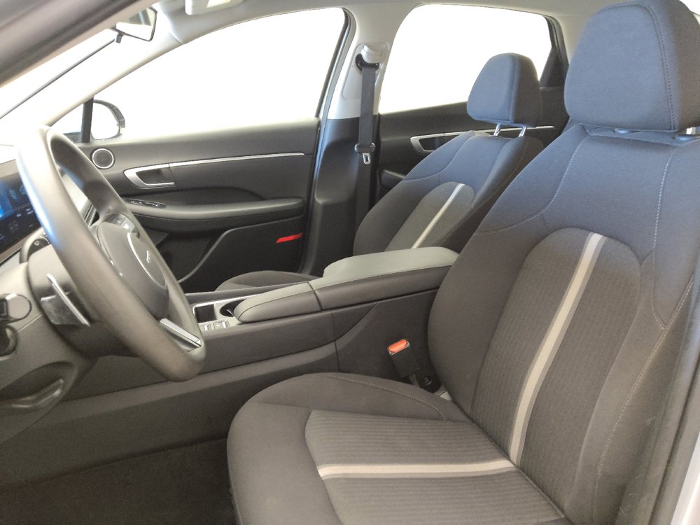 Used 2025 Hyundai Sonata SEL FWD image 17
