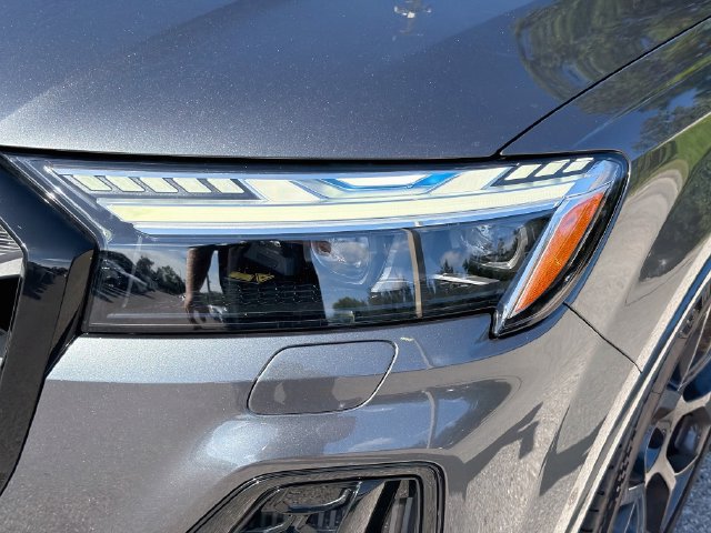 Used 2025 Audi SQ7 Prestige AWD/4WD image 9