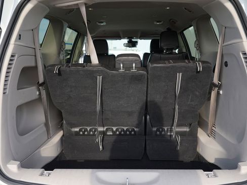 Used 2023 Chrysler Pacifica Touring-L FWD image 28
