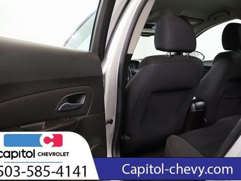 Used 2016 Chevrolet Cruze LT w/ Technology Package image 27