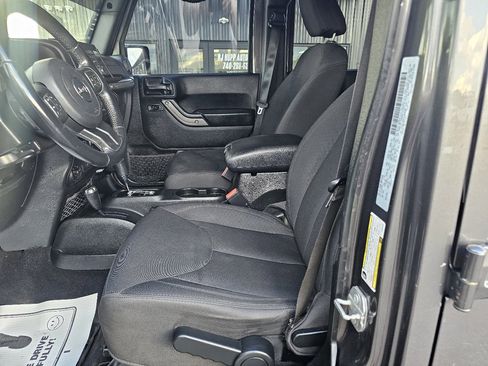 Used 2018 Jeep Wrangler Unlimited Sport image 10