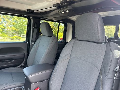 New 2025 Jeep Gladiator Sport image 12