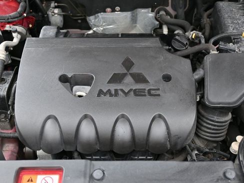 Used 2018 Mitsubishi Outlander ES image 39