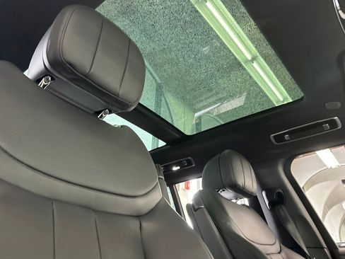 New 2025 Land Rover Range Rover SE image 22