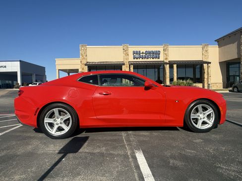Used 2020 Chevrolet Camaro LT image 8