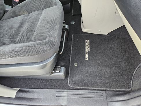 Used 2017 Dodge Grand Caravan SE w/ Power Window Group image 34