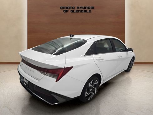Used 2025 Hyundai Elantra SEL FWD image 6