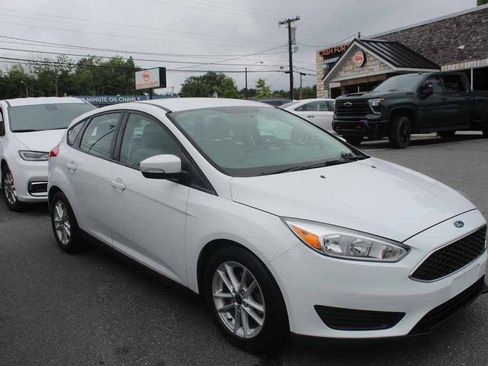 Used 2015 Ford Focus SE FWD image 3