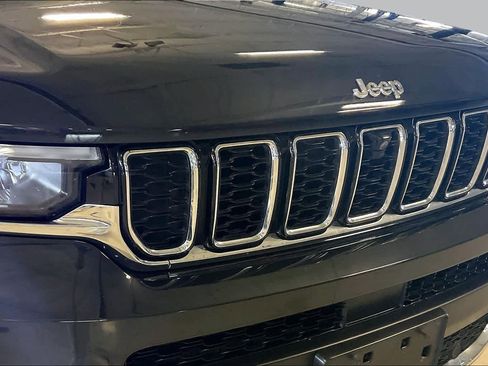 Used 2023 Jeep Grand Cherokee L Limited w/ Luxury Tech Group II AWD/4WD image 29