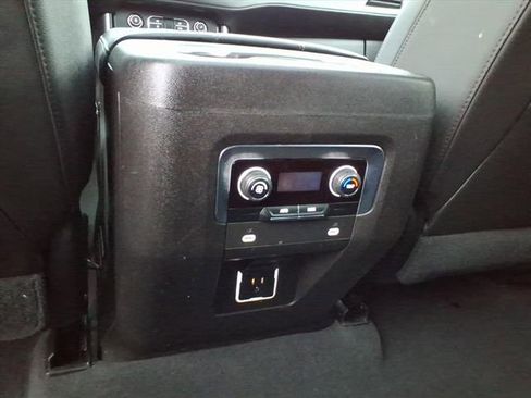 Used 2021 Chevrolet Suburban LT image 17