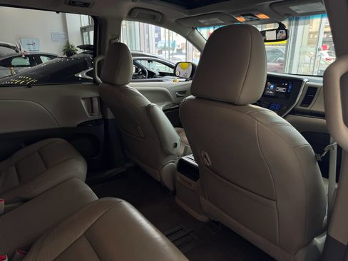 Used 2016 Toyota Sienna XLE w/ XLE Navigation Package FWD image 28