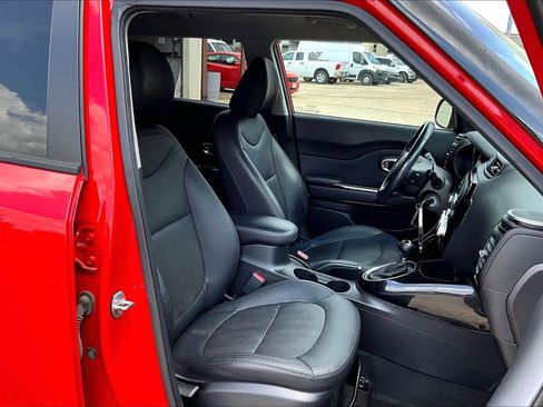 Used 2016 Kia Soul ! image 9