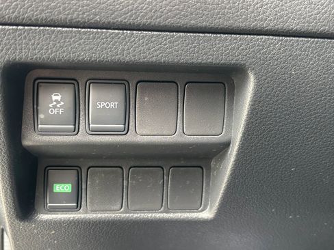 Used 2015 Nissan Rogue S image 16