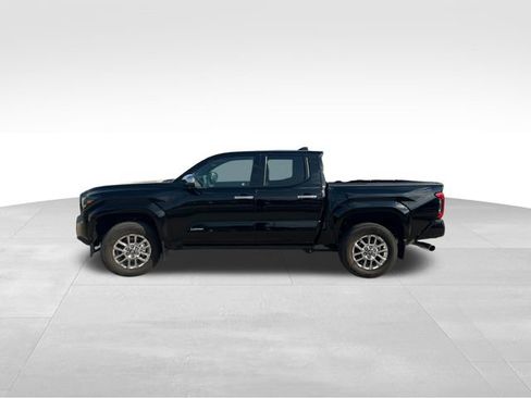 Used 2025 Toyota Tacoma Limited AWD/4WD image 3