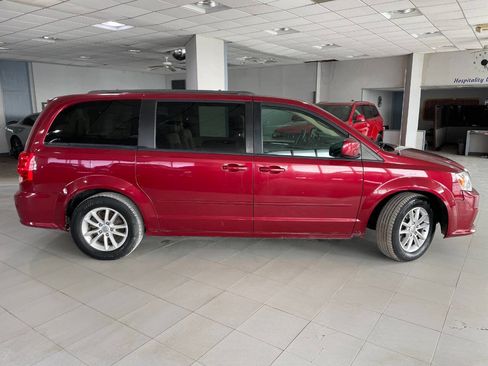 Used 2016 Dodge Grand Caravan SXT image 10