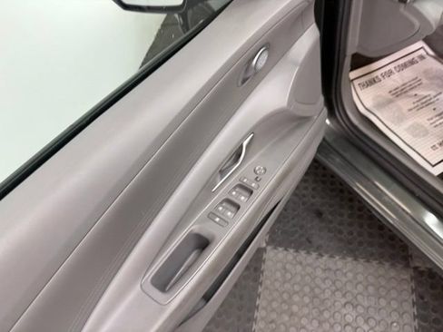 Certified 2025 Hyundai Elantra SE FWD image 14
