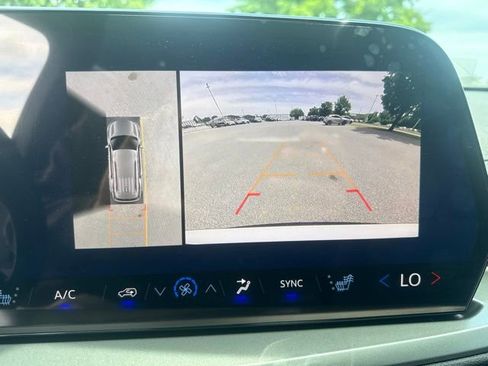 Used 2026 Chevrolet Traverse LT w/ Sun and Wheel Package FWD image 35