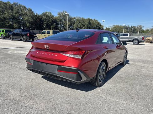 Used 2024 Hyundai Elantra SEL image 3