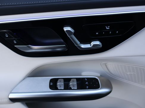 Used 2025 Mercedes-Benz GLC 350e 4MATIC image 14