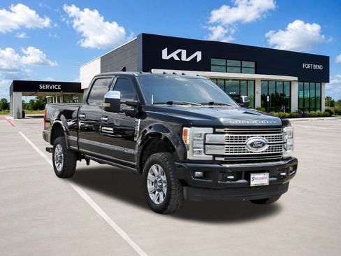 Used 2018 Ford F250 Platinum w/ Platinum Ultimate Package AWD/4WD image 3