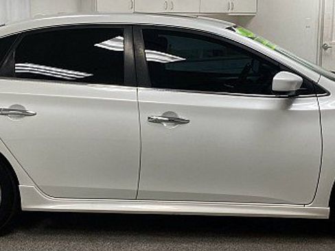 Used 2013 Nissan Sentra SR w/ Premium Pkg image 4