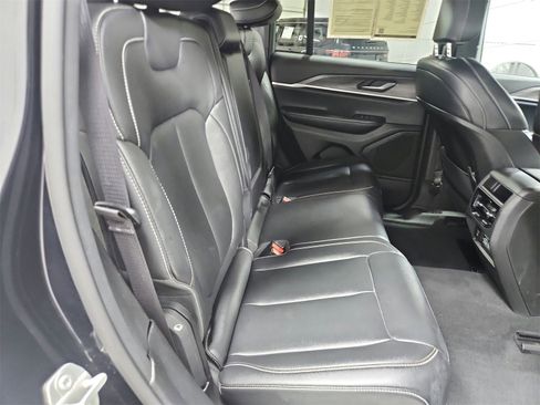 Used 2024 Jeep Grand Cherokee Limited image 39