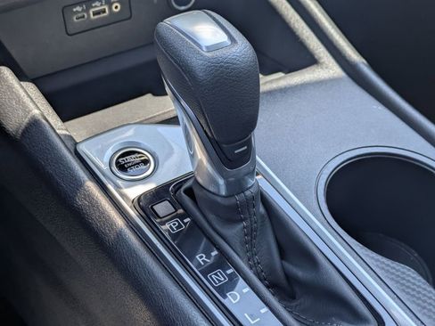 Used 2025 Nissan Altima 2.5 SV FWD image 16