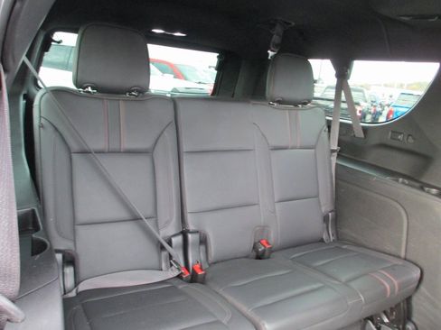 Used 2022 Chevrolet Suburban RST w/ Luxury Package image 23