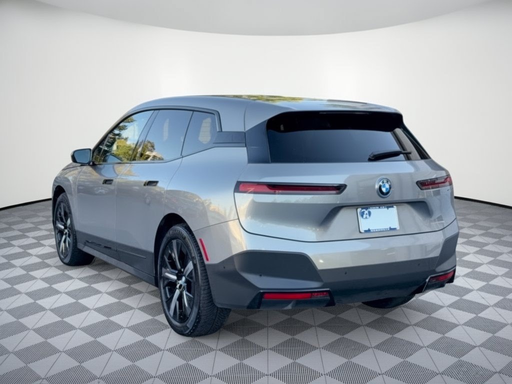 Used 2024 BMW iX xDrive50 w/ Premium Package AWD/4WD image 3