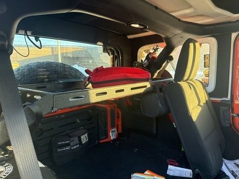 Used 2018 Jeep Wrangler Unlimited Rubicon w/ Cold Weather Group image 11