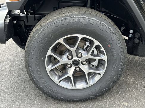 New 2026 Jeep Gladiator Sport AWD/4WD image 10