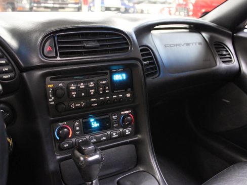 Used 2001 Chevrolet Corvette Coupe w/ Preferred Equipment Group2 image 40